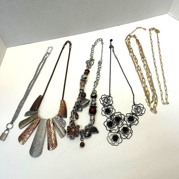 Assorted Necklaces Lot of 46 - Picture 11 of 12